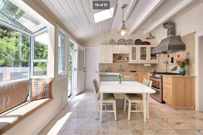 Bright and quiet 2-bed home next to the Point Reyes National Seashore.