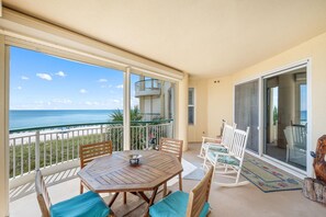 Apartamento, varias camas (Beach Colony West 3A) | Restaurante al aire libre