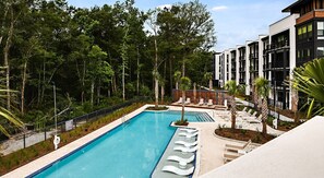 Hồ bơi ngoài trời 