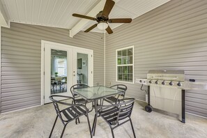 Outdoor dining - Pet-Friendly Home in Monroe: Deck, Grill & Yard! (Monroe)