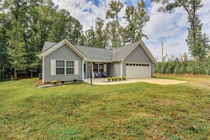 Exterior - Pet-Friendly Home in Monroe: Deck, Grill & Yard! (Monroe)