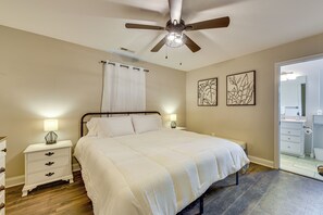 3 bedrooms, desk, iron/ironing board, travel cot - Pet-Friendly Home in Monroe: Deck, Grill & Yard! (Monroe)