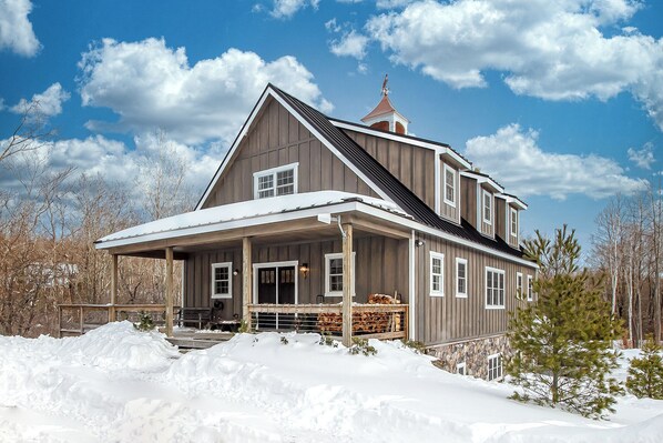 Exterior - Barn House Next to Hermitage Inn (Dover)