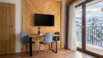 Superior Apartment | 1 bedroom, laptop workspace, free WiFi, bed sheets