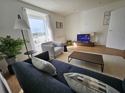 River Breeze 3-Bed Balcony Apartment