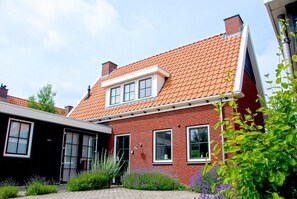 House | Exterior - Villa in Colijnsplaat by the Lake (Colijnsplaat)