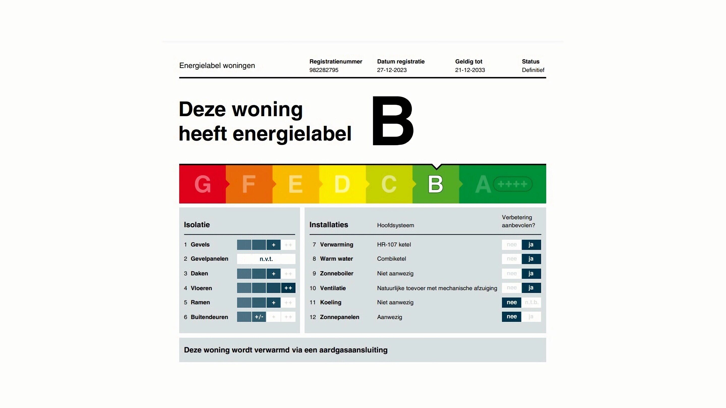 A webpage with an energy label for a building, indicating a B rating. It includes sections for isolation, installations, and improvements needed, with checkboxes for each item.