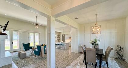 Beautiful Hillside Home Overlooking Dove Ridge Vineyard