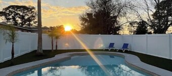 Oasis House 3Bed+2Ba+Pool+Garage. Bikes welcome!

