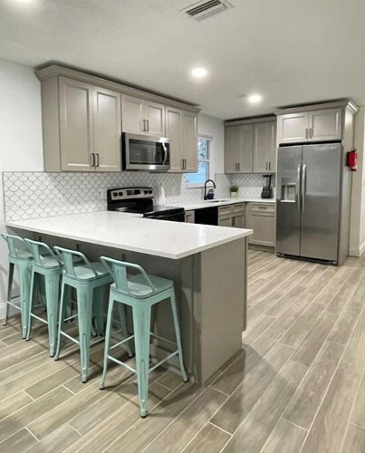 Oasis House 3Bed+2Ba+Pool+Garage. Bikes welcome!


