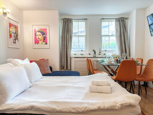 Detached House w/ FREE Parking & WiFi near Little Venice, Paddington & Hyde Park