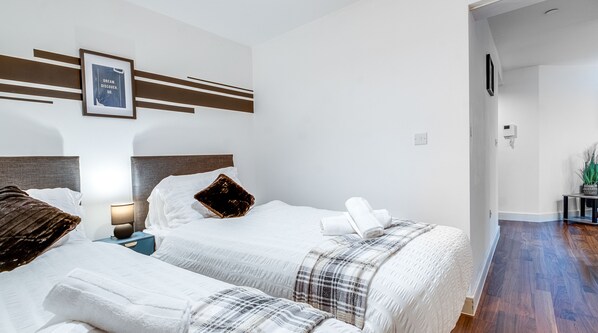 2 chambres, fer et planche à repasser, Wi-Fi, draps fournis