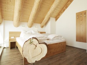 3 bedrooms, individually furnished, bed sheets - Chalet in Ladis by Ski Slope & Sauna (Ladis)