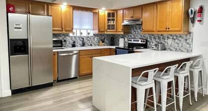 POOL House+Garage. Bring your Bikes! + 3Bed/2Bath