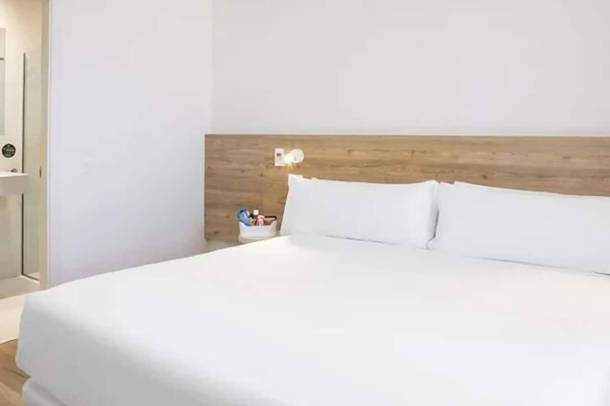 Minibar, in-room safe, desk, blackout curtains