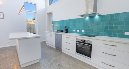 The Sunshine House - Nestled in the heart of the city.