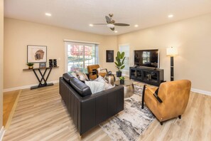 Smart TV, table football - Charming 3-bedroom townhome with finished basement luxurious neighborhood Dublin (Dublin)