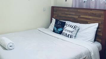 1 habitación, tabla de planchar con plancha y wifi