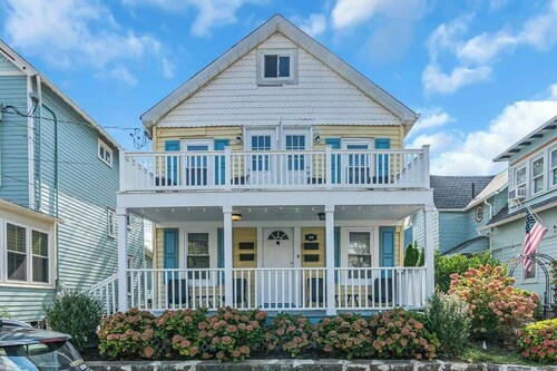 Cozy Fall Getaway | Modern 1BR Near Asbury & Cafes