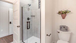 تجهيزات دش، مجففات شعر، مناشف، صابون