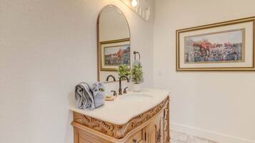 Bruser, hårtørrer, håndklæder, Sæbe