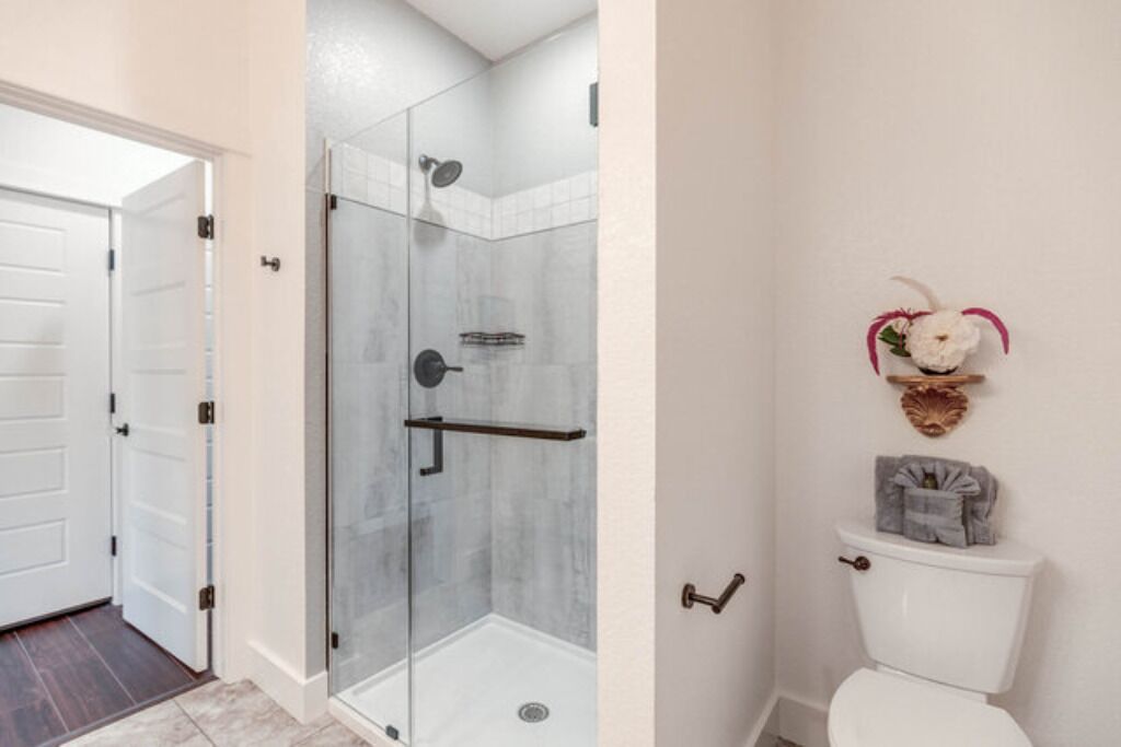 淋浴设施、吹风机、毛巾、肥皂