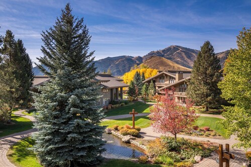 Beautiful Sun Valley Lodge II Penthouse, sleeps 8 with amazing views of Baldy
