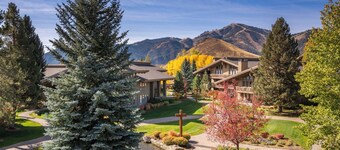 Beautiful Sun Valley Lodge II Penthouse, sleeps 8 with amazing views of Baldy
