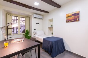 Apartment | 2 bedrooms - Santa Sofia s Flat at the Historical Center by Wonderful Italy (Naples)