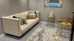 Luxury Apartment, 1 King Bed, Non Smoking | Living area - Oasis Boutique (Windermere)