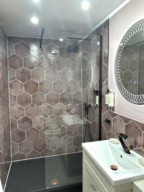 Bathroom - Oasis Boutique (Windermere)
