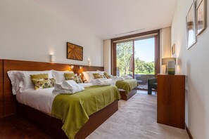 4 chambres, fer et planche à repasser, accès au Wi-Fi (inclus)