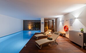 Piscina coperta, una piscina riscaldata