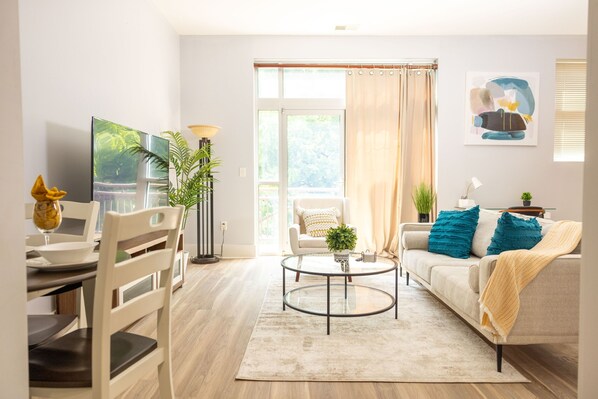 TV, offices - King Bed Condo in Walkable Neighborhood w/ Desk & WIFI (Charlotte)