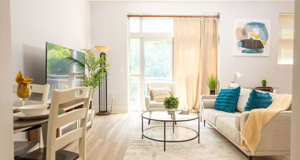 King Bed Condo in Walkable Neighborhood w/ Desk & WIFI