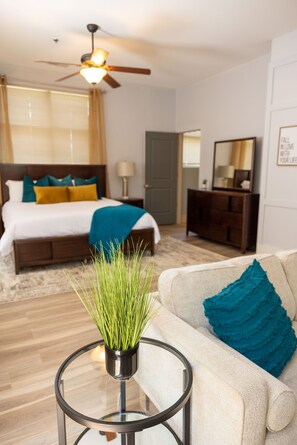 1 bedroom, desk, iron/ironing board, WiFi - King Bed Condo in Walkable Neighborhood w/ Desk & WIFI (Charlotte)