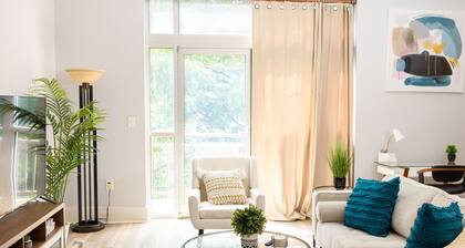 King Bed Condo in Walkable Neighborhood w/ Desk & WIFI