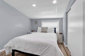 1 Schlafzimmer, Schreibtisch, WLAN, Bettwäsche