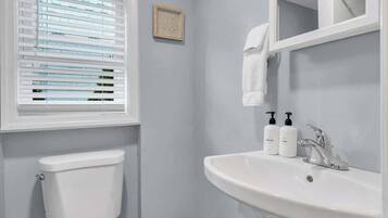 Shower, hair dryer, towels, shampoo