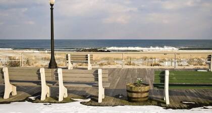 1BR w/ Private Balcony · 3 Blks to Beach · Asbury