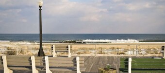 1BR w/ Private Balcony · 3 Blks to Beach · Asbury