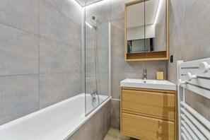 Bathroom - Resort center, 1st floor, view ski slopes, fitness, swimming pool, sauna, balcony, tv, ski locker (Les Orres)