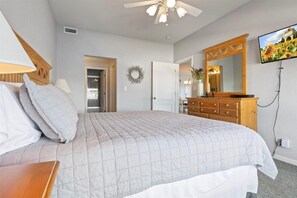 3 makuuhuonetta, silitysrauta/-lauta, Wi-Fi, vuodevaatteet