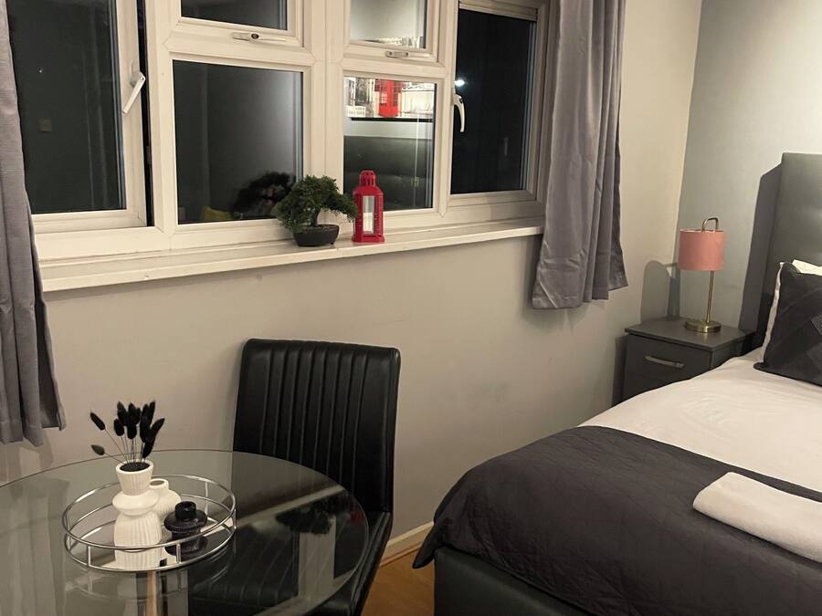 Luxury Double Room | Individually decorated, individually furnished, desk, laptop workspace