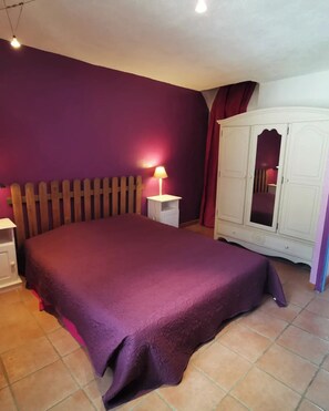 2 bedrooms, iron/ironing board, WiFi