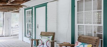 Beachside Hideaway: Cozy Retreat Steps from Tybee’s South Beach