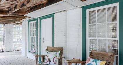Beachside Hideaway: Cozy Retreat Steps from Tybee’s South Beach