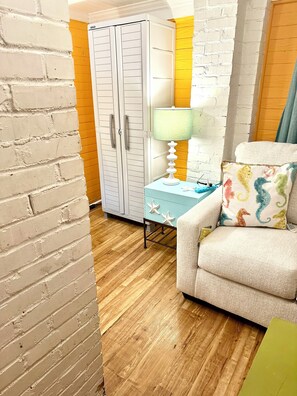 TV - Beachside Hideaway: Cozy Retreat Steps from Tybee’s South Beach (Tybee Island)