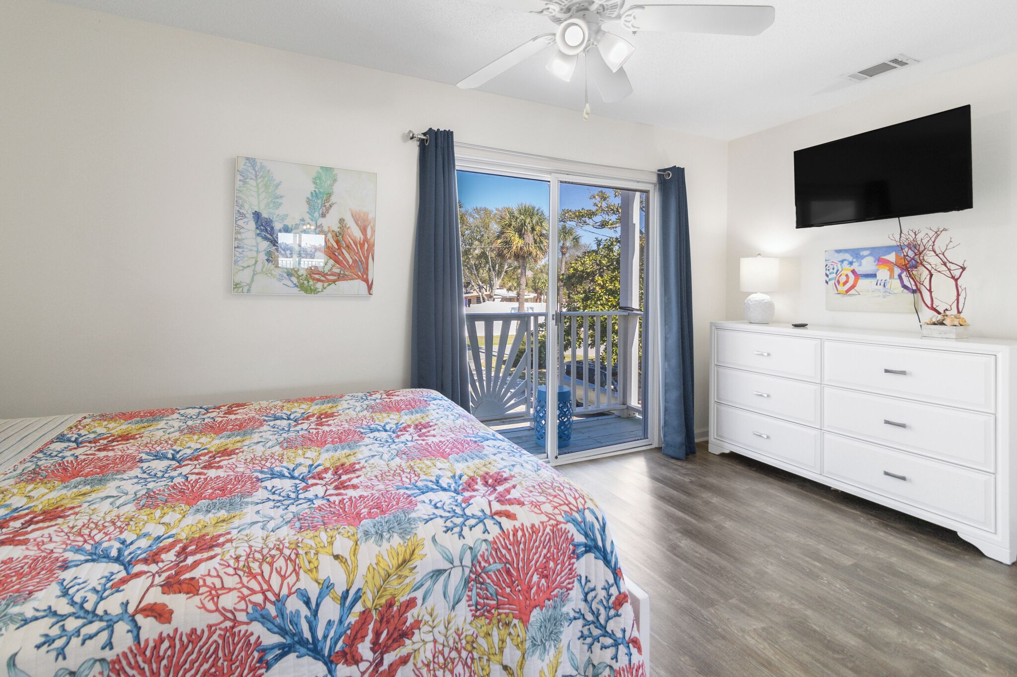 3 bedrooms, iron/ironing board, WiFi (free), bed sheets