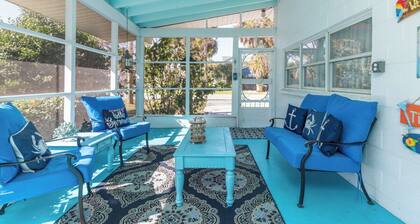 Pet Friendly, porch and short walk to beach